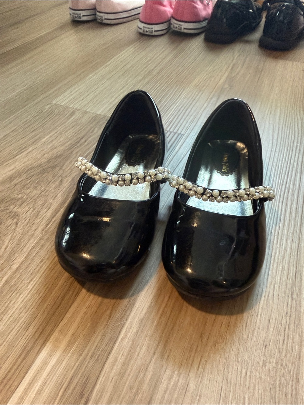 Dream Pairs Black Patent Mary Jane Flats with Pearl Strap